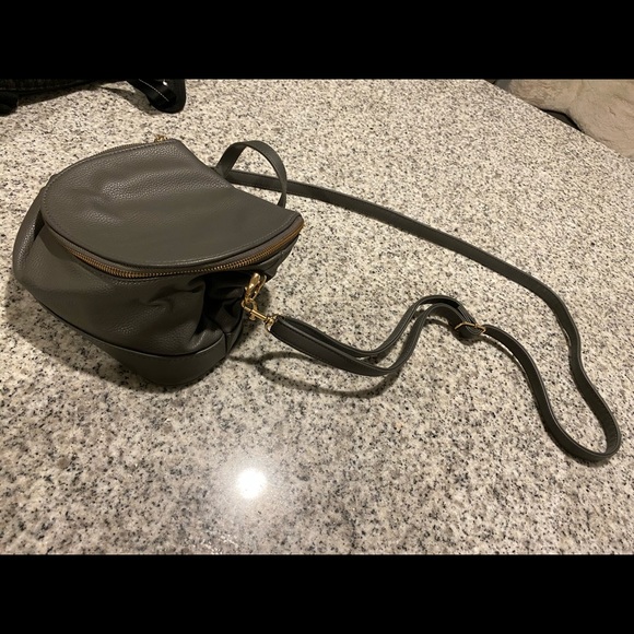 Adjustable & Convertable Shoulder Bag/Backpack - Picture 2 of 4